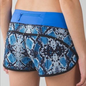 Lululemon speed short size 6 blue snakeskin